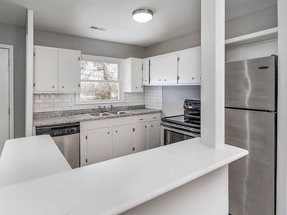 4th image of 4615 Freeman Ave