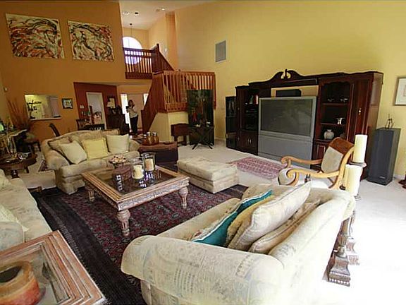 4th image of 4106 Carriage Dr #2C