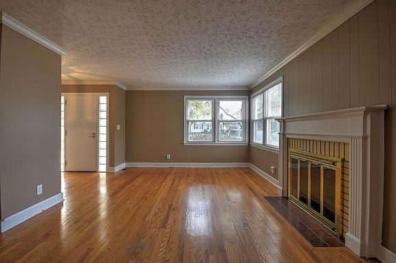 4th image of 1418 Valley St