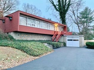 12 Hillside Dr, Bloomingdale, NJ 07403