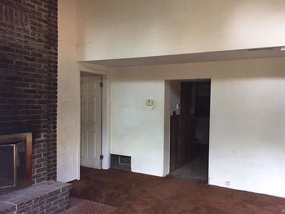 4th image of 20 Roberts Dr