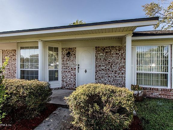 3rd image of 1695 Yew Ct