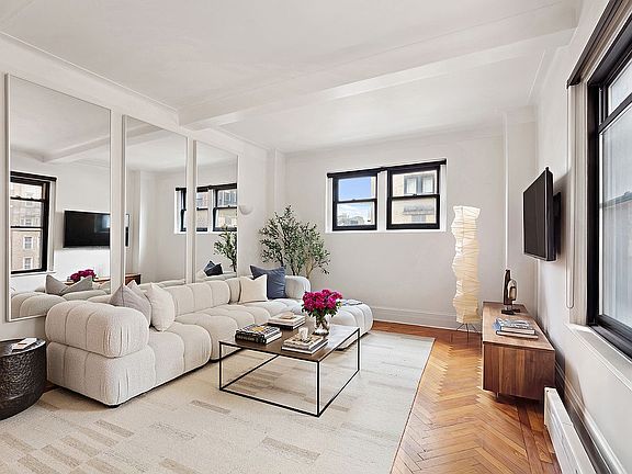 2nd image of 33 5th Ave APT 11D