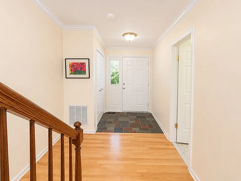 28 Aberdeen Dr — Photo 2
