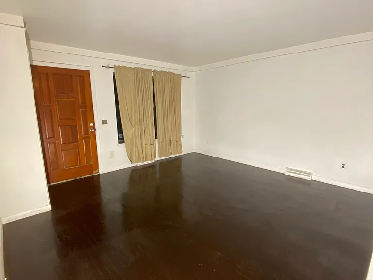 22440 Rein Ave — Photo 2