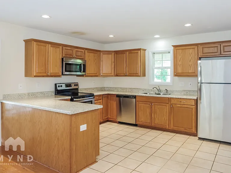 902 Appleby St NW — Photo 8