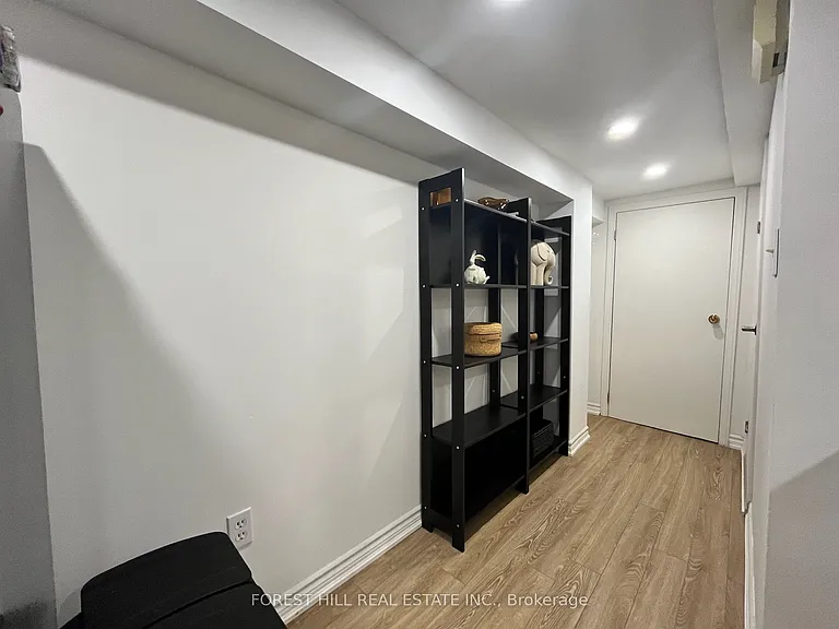 960 Briar Hill Ave #BASEMENT — Photo 3