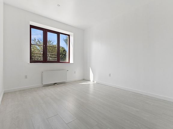 4th image of 600 20th St #2A