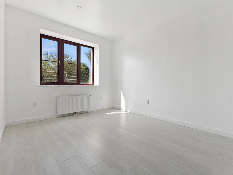 600 20th St #2A — Photo 1