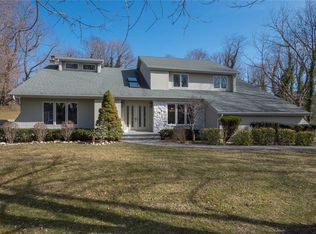 11 Braemer Rd, Setauket, NY 11733