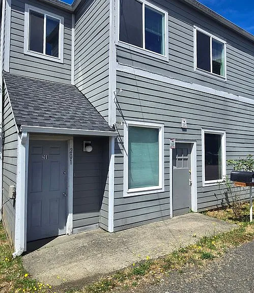 321 S 3rd St — Photo 2