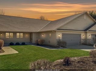 425 Brookview Dr, Luxemburg, WI 54217