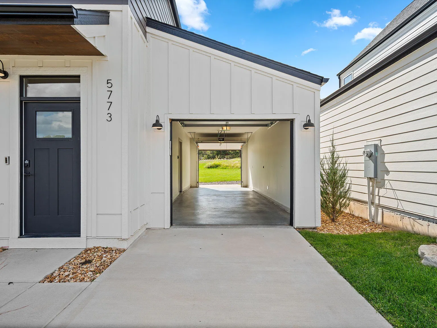 3 bed, 2.5 bath, 1806 sqft, $4,295 — Photo 3