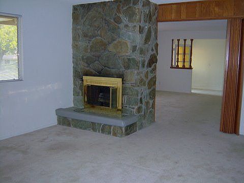 Double-sided fireplace