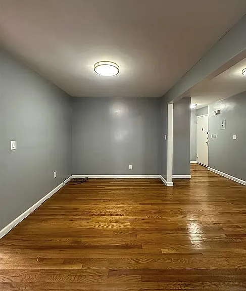 138 E 7th St #7 — Photo 13