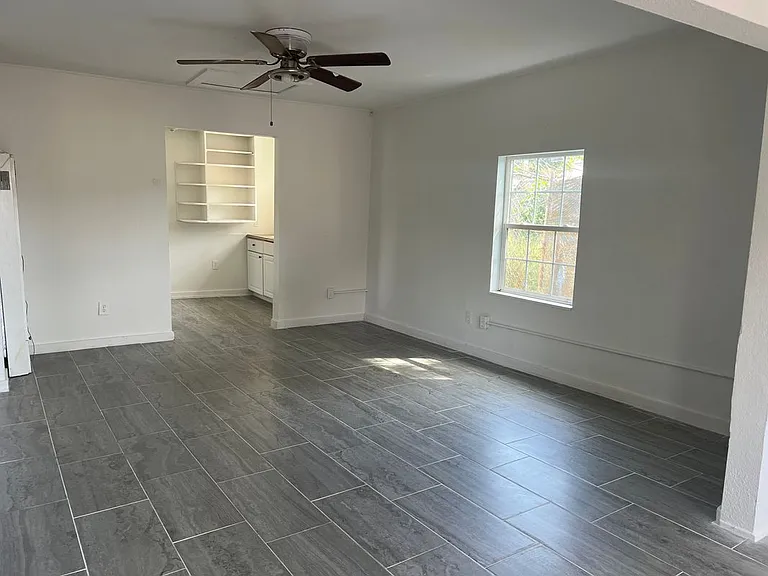 404 Thrasher Ave #B — Photo 5