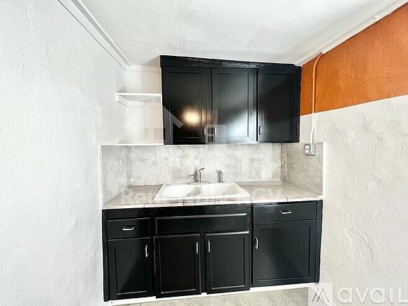 5th image of 2232 Chicago Ave #1