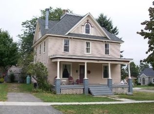 810 E Main St, Mount Horeb, WI 53572