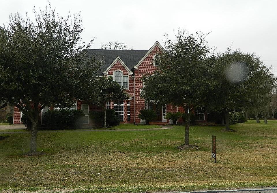1st image of 606 Royal Lakes Blvd
