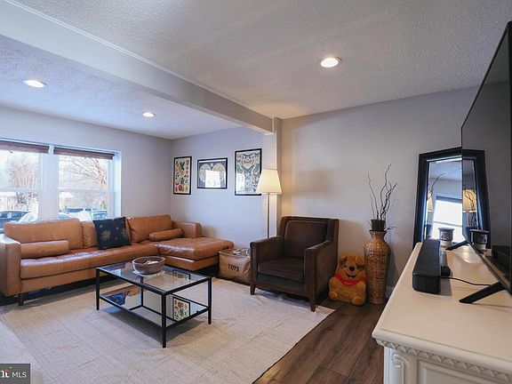 4th image of 13568 Bentley Cir