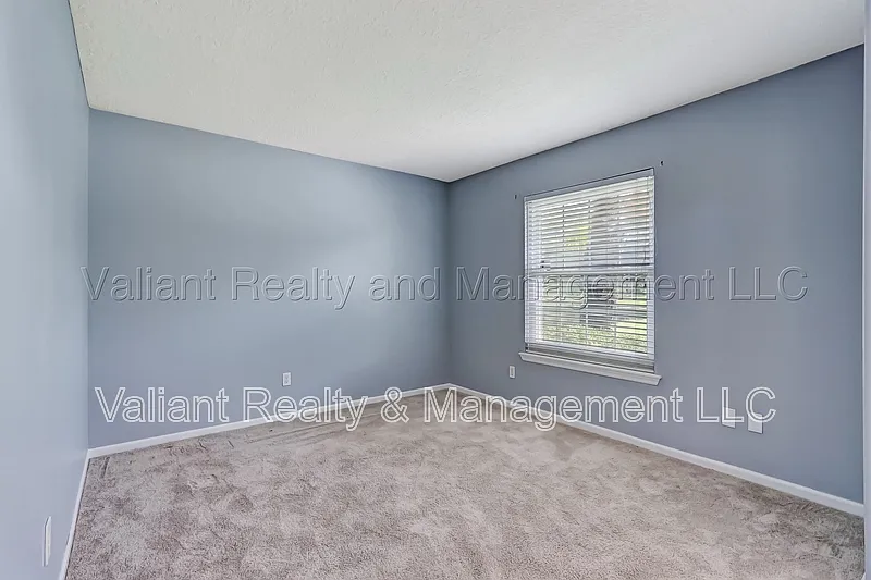 4 bed, 2.0 bath, 2055 sqft, $3,000 — Photo 2