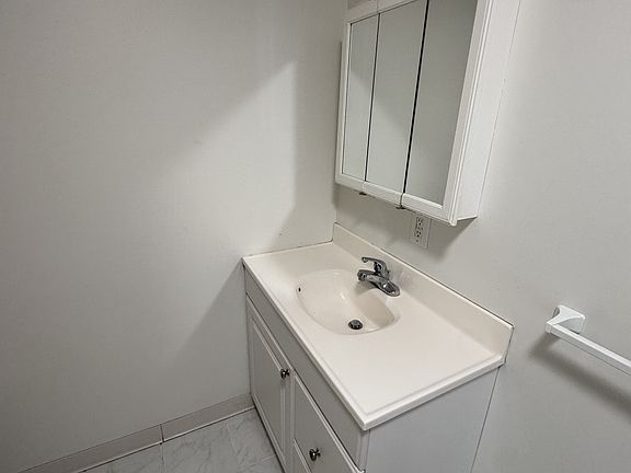 4th image of 20 W Franklin Ave