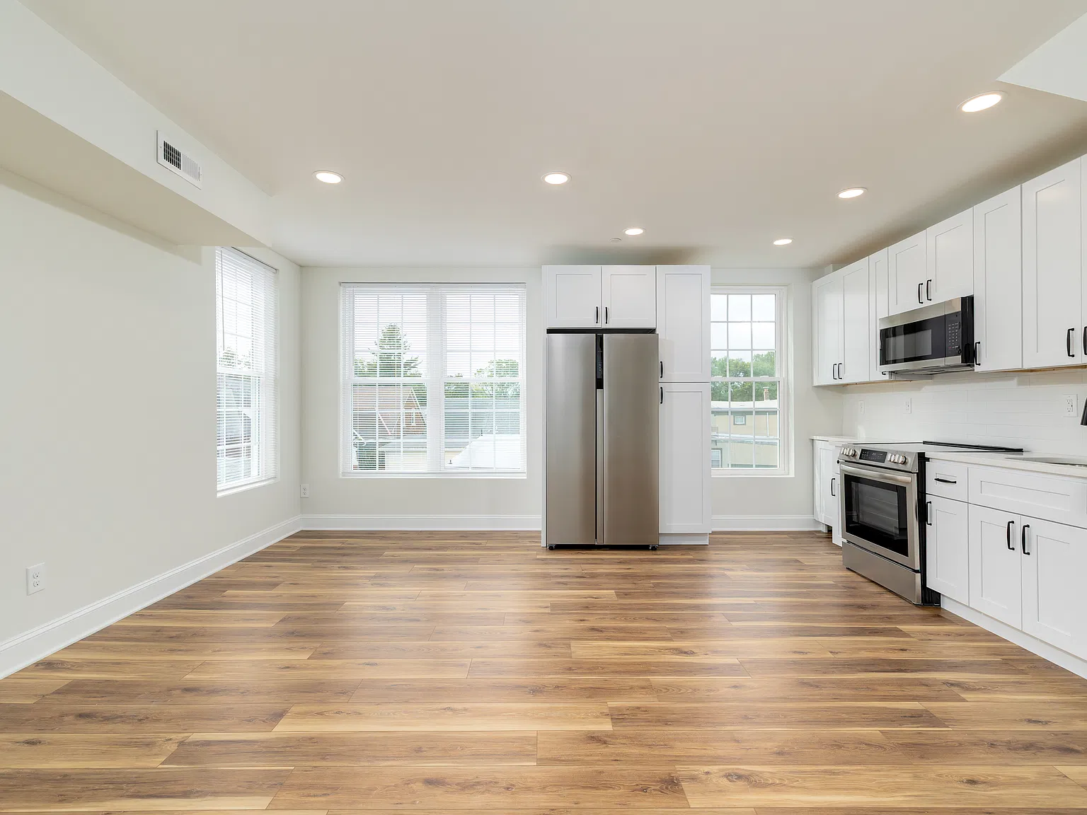 1 bed, 820 sqft, $2,000 — Photo 2
