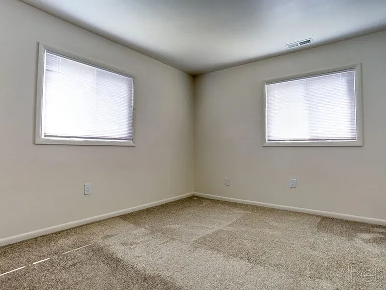 Rosedale Apartments — Photo 24