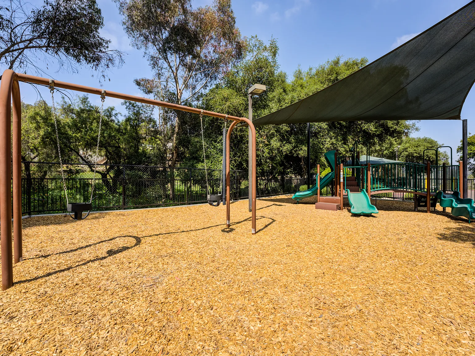 Howard Gilmore Terrace - Military Housing — Photo 4