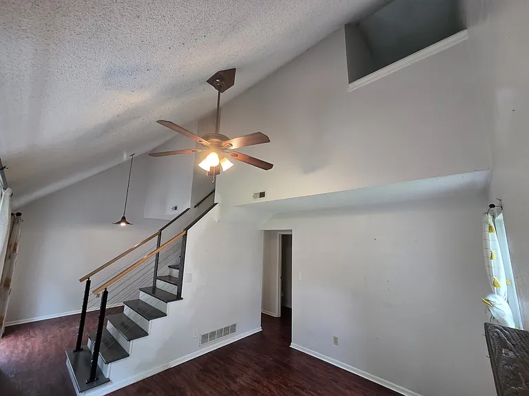 321 Northwood Ln — Photo 7
