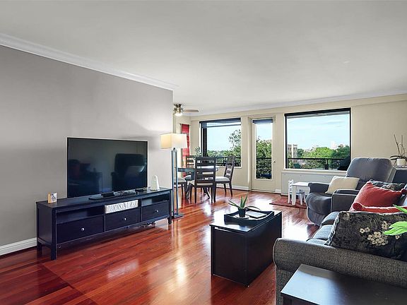 4th image of 4466 W Pine Blvd APT 7E