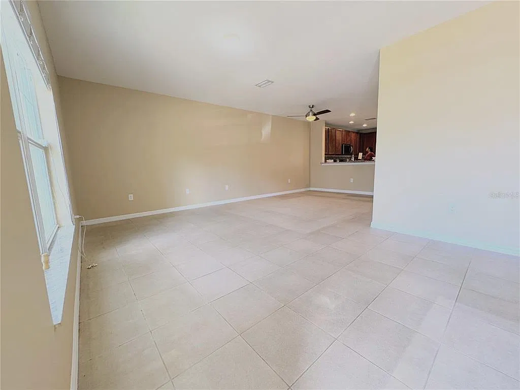 3 bed, 2.5 bath, 1610 sqft, $2,595 — Photo 3