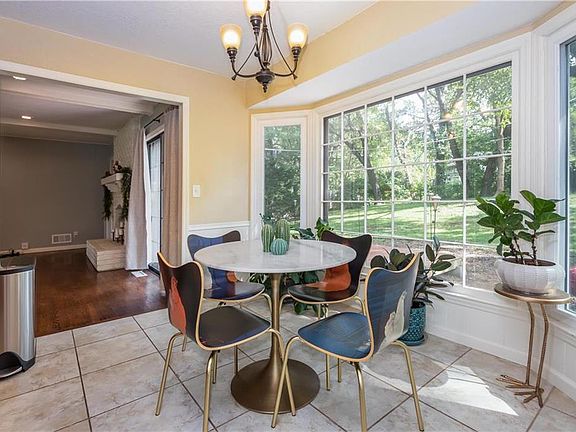 4th image of 309 E Bridlespur Dr