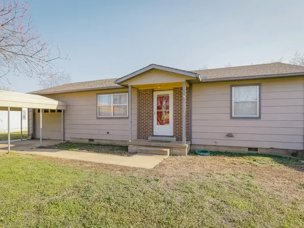 210 E 11th Ave, Caney, KS 67333