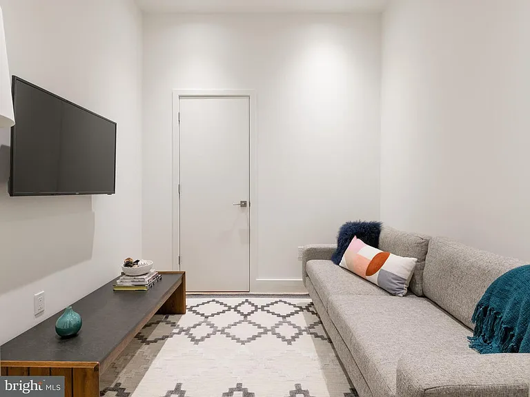 1324 E St SE #211 — Photo 12