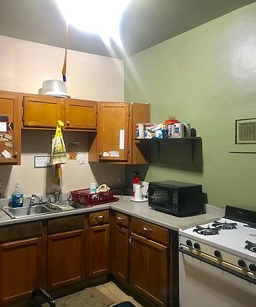 3rd image of 6321 S Damen Ave