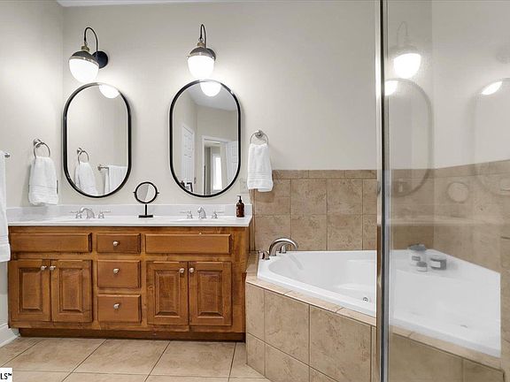 5th image of 1209 E Washington St Unit 303