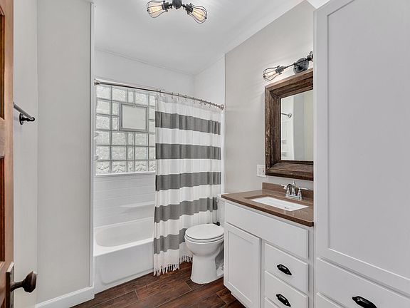 3rd image of 34 N Waiola Ave APT 2