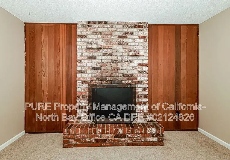 517B Debbie Dr — Photo 2