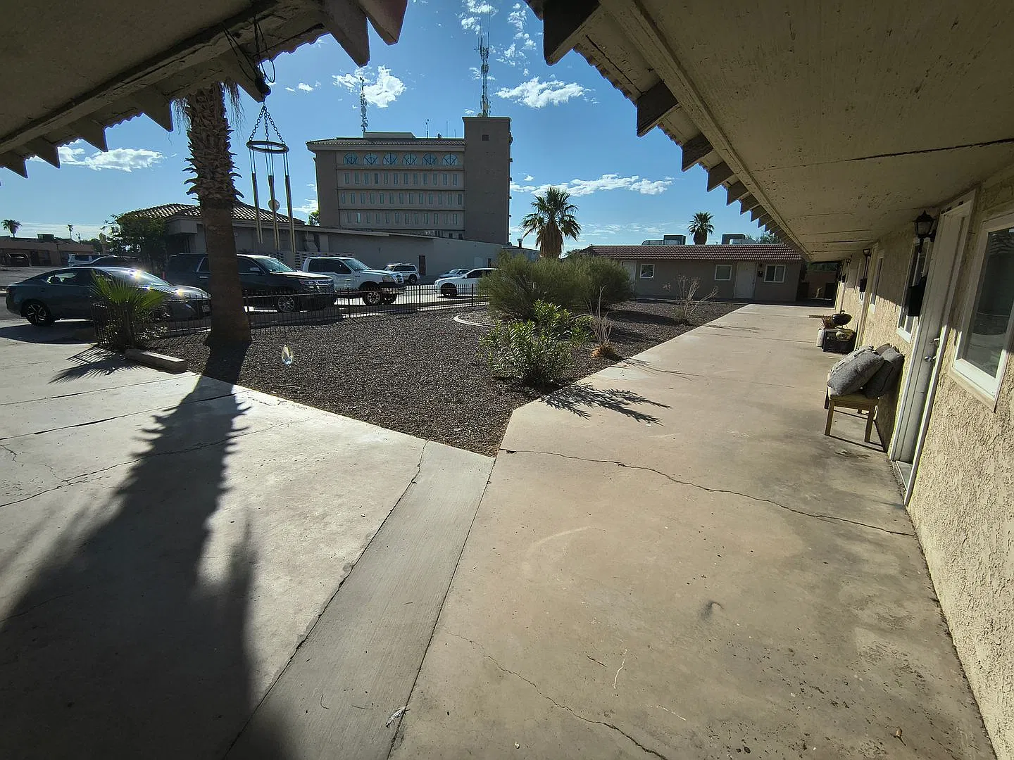 Crescent — Photo 2