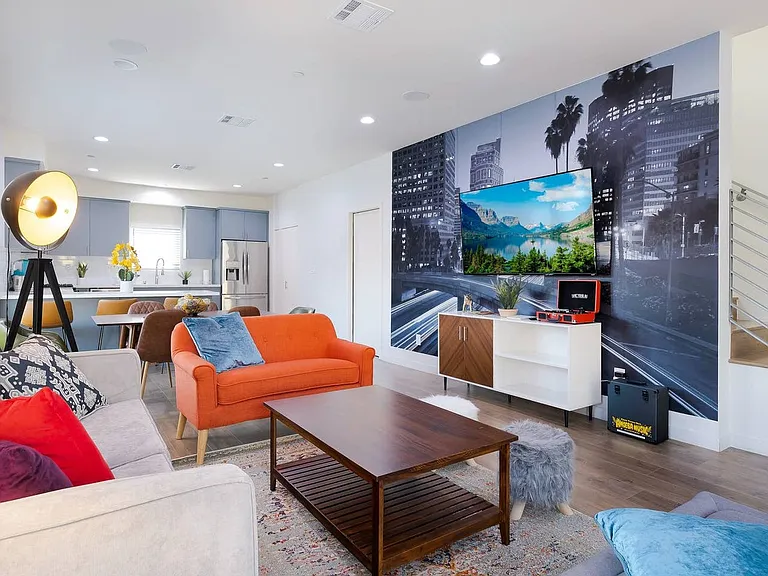 3 Bed Modern Townhome + 2-Car Private Garage — Photo 46