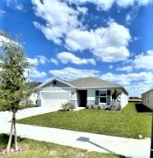 4 bed, 1989 sqft, $2,095 — Photo 2