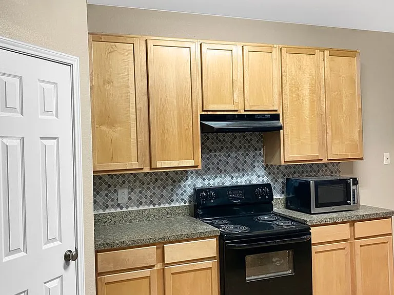 7221 Lindentree Ln — Photo 2