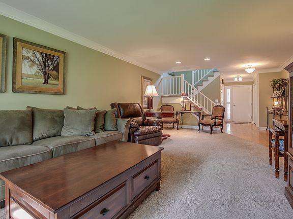 3rd image of 1203 Briarwood Ln