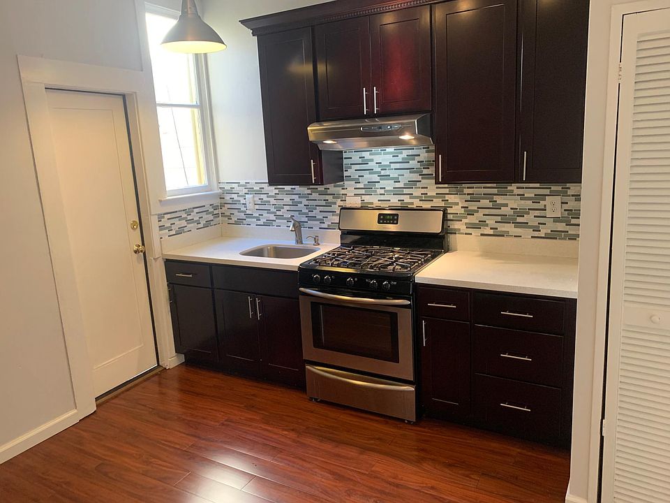 1st image of 106 Shrader St #106