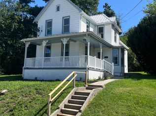 41 High St, Stewartstown, PA 17363