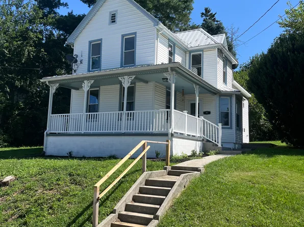 41 High St, Stewartstown, PA 17363