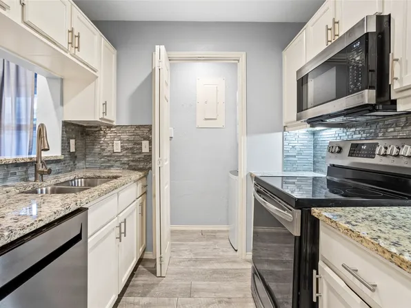 1735 Crest Grove Dr, Arlington, TX 76012