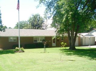 1305 S Madison Ave, Aurora, MO 65605