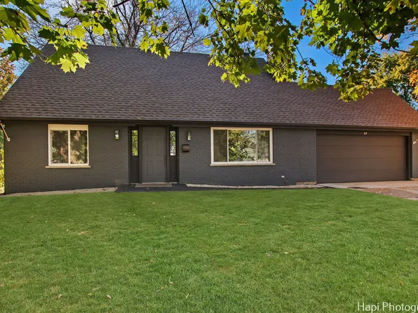 61 Faringdon Dr, Crystal Lake, IL 60014